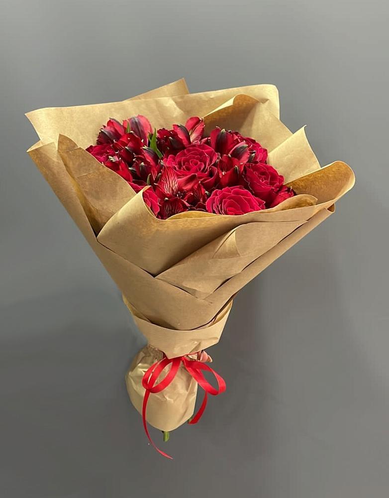 Букет цветов из: Альстромерии и Розы в Таврово