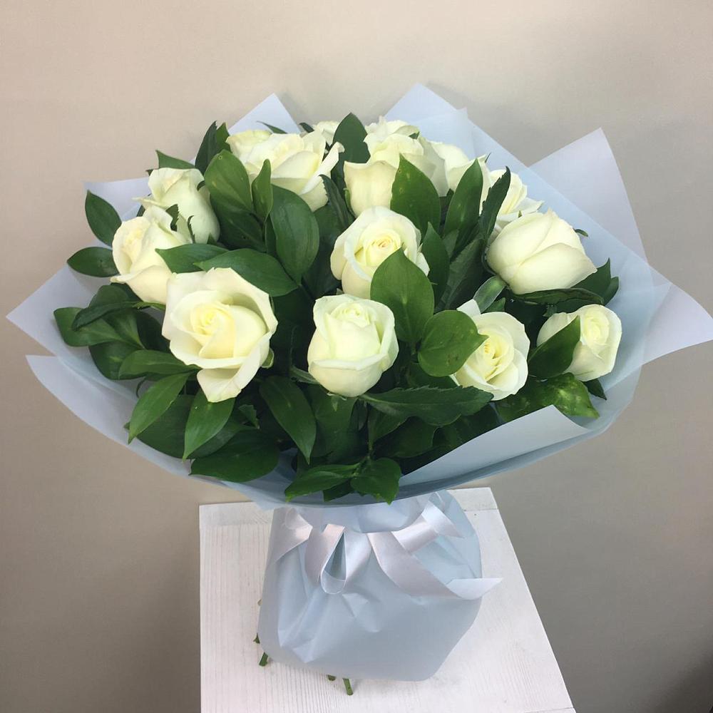 Букет 15 Белых роз Проуд в Таврово