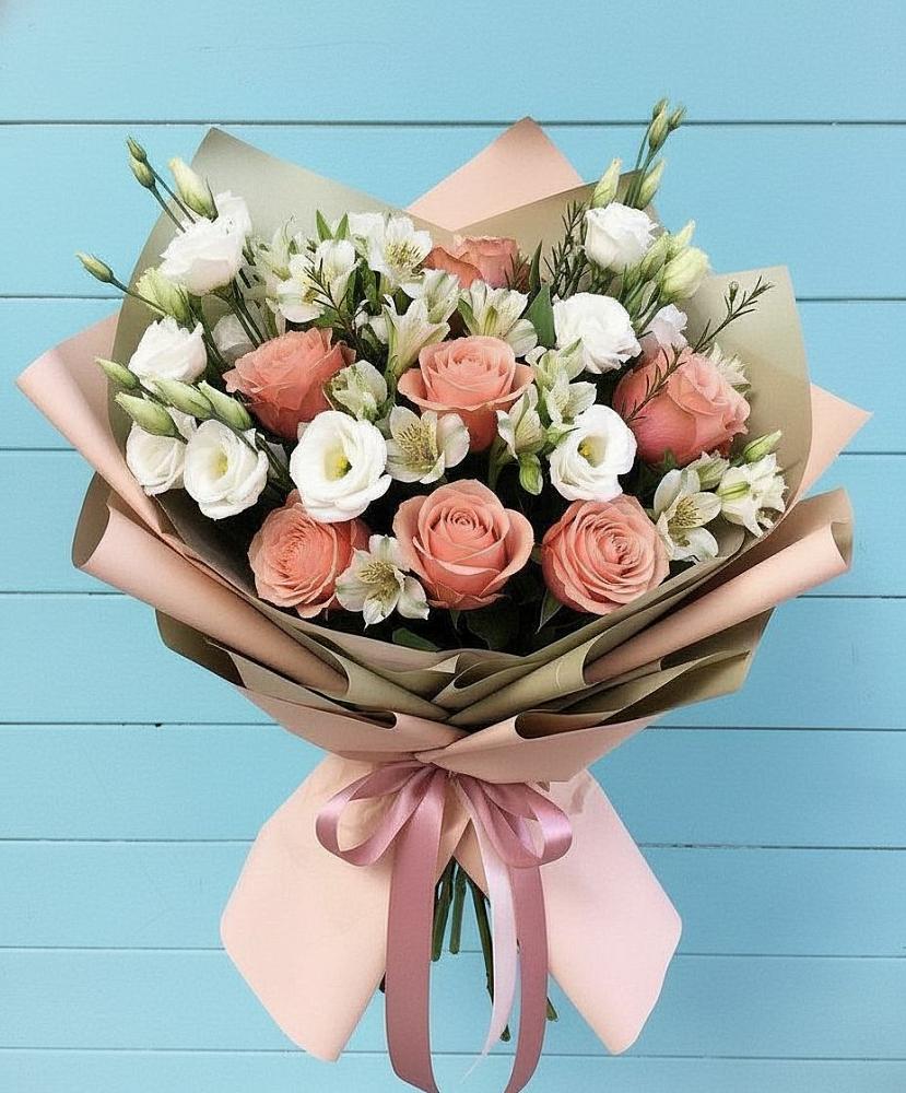 Букет цветов из: Розы, Альстромерии и Лизиантусы в Таврово