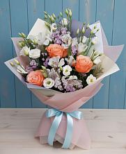 Букет цветов из:  Лизиантусы, Розы, Альстромерии и Гипсофила в Таврово