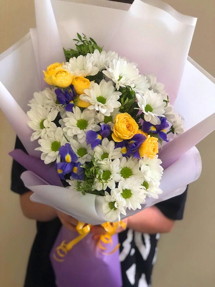 Букет цветов из: Ирисы, Хризантемы и Розы в Таврово