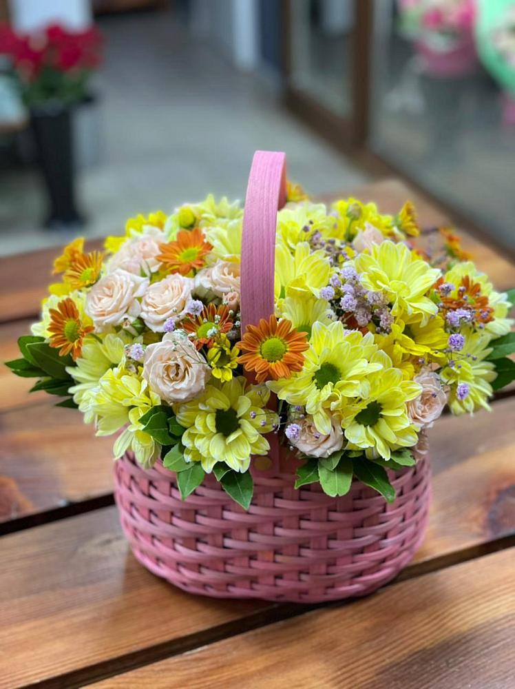 Цветочная композиция из Хризантемы и Розы в корзине в Таврово