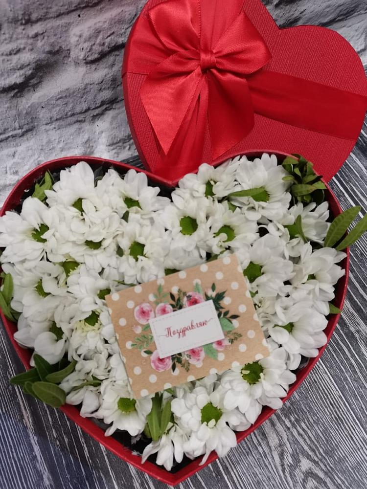 Цветочная композиция из Хризантемы в виде сердца в Таврово