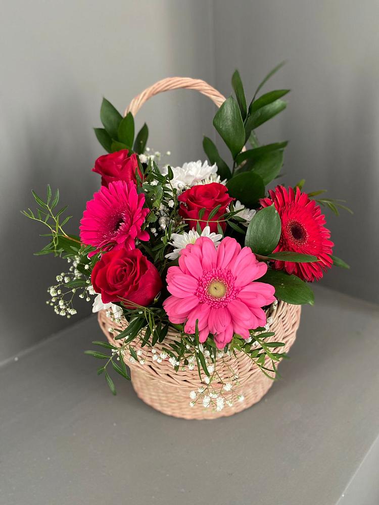 Цветочная композиция из Розы, Хризантемы и Герберы в корзине в Таврово