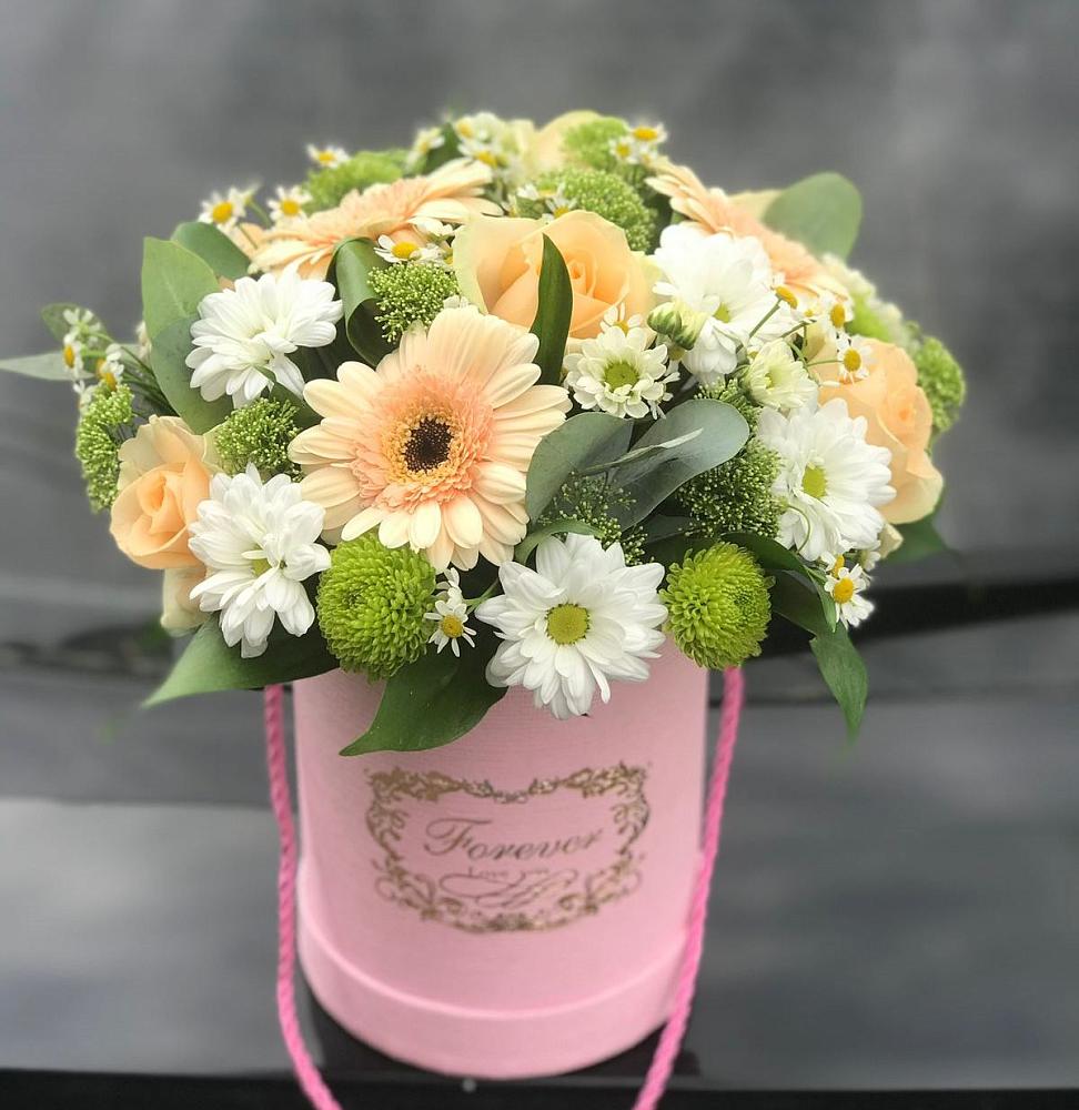 Цветочная композиция из Розы, Герберы и Хризантемы в шляпной коробке в Таврово