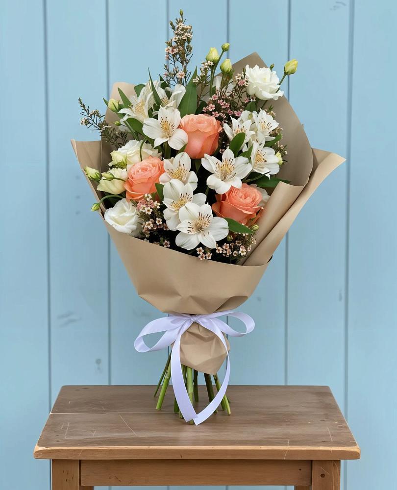 Букет цветов из: Альстромерии, Лизиантусы, Розы и Хризантемы в Таврово
